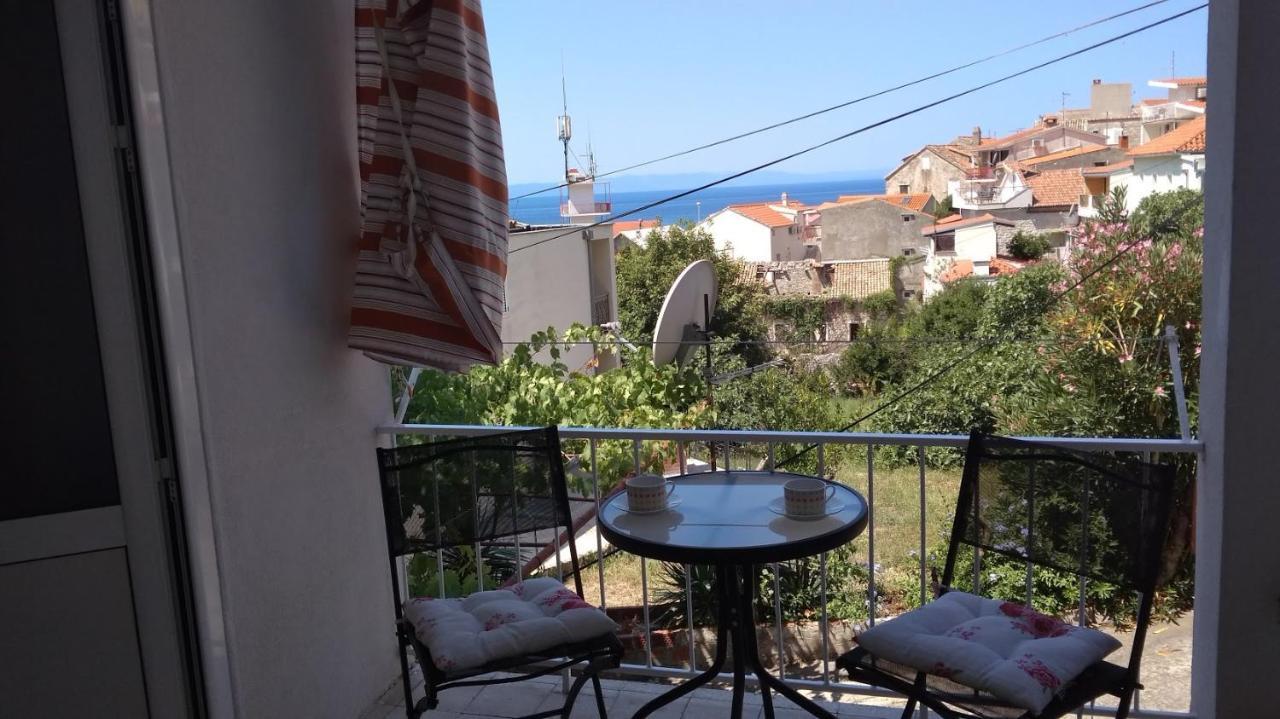 Apartment For 6 In Makarska Centar Экстерьер фото