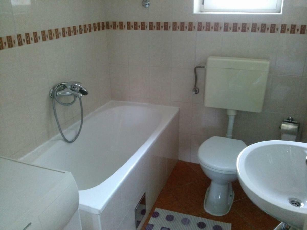 Apartment For 6 In Makarska Centar Экстерьер фото